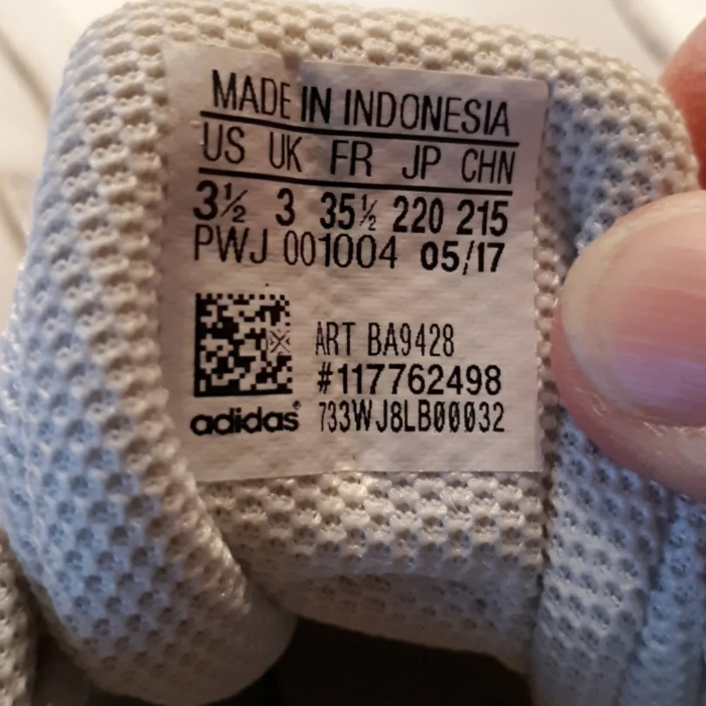Adidas unisex AltaRun Training Shoes 3.5